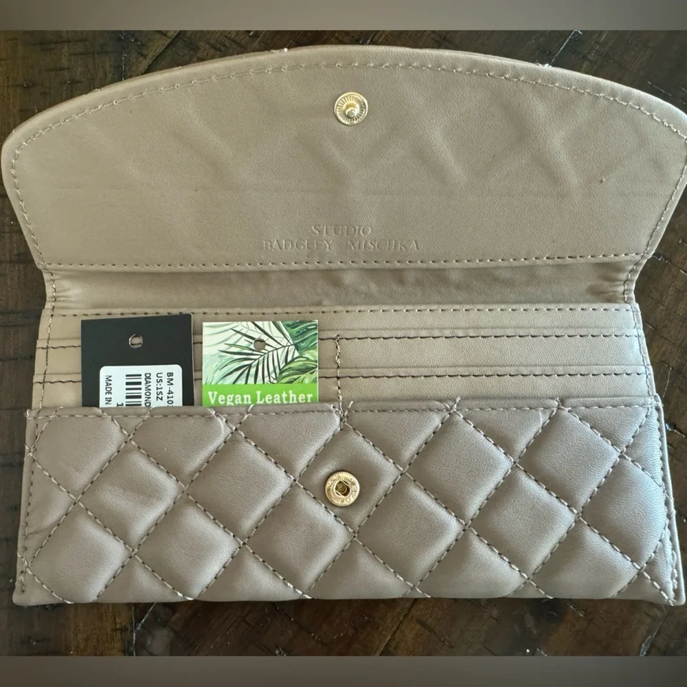 NWT Badgley Mischka Diamond Quilting Wallet in Taupe